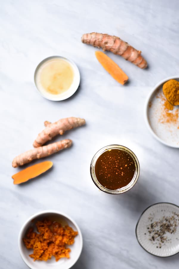 ingredients to make turmeric honey