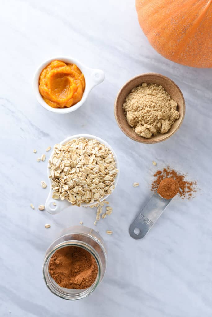 Ingredients to make pumpkin oatmeal